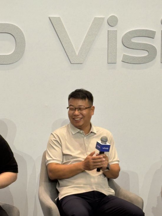 恒正网配资 vivo胡柏山：vivo vision关键部件在手机工业体系中已完成，无需增加新供应链